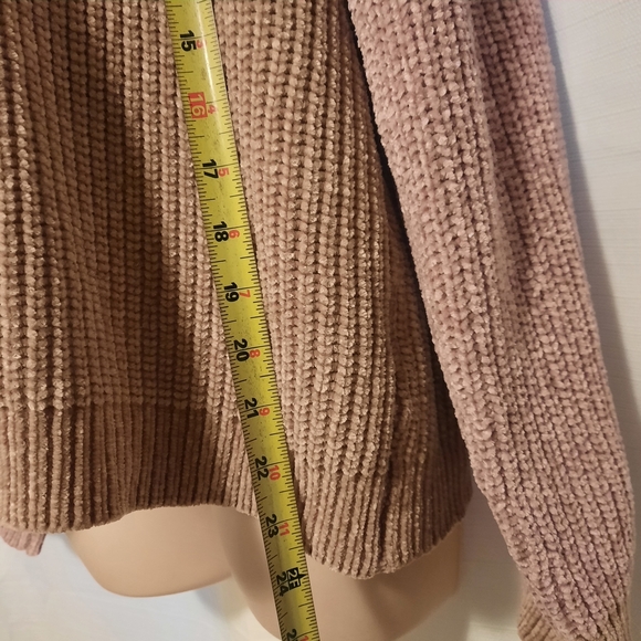 Elegant Patchwork Turtleneck Sweater - Picture 7 of 10